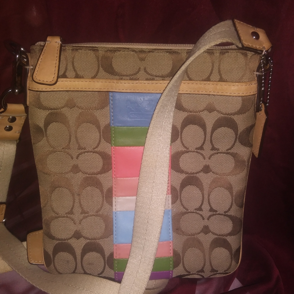 Coach crossover purse - Picture 3 of 4